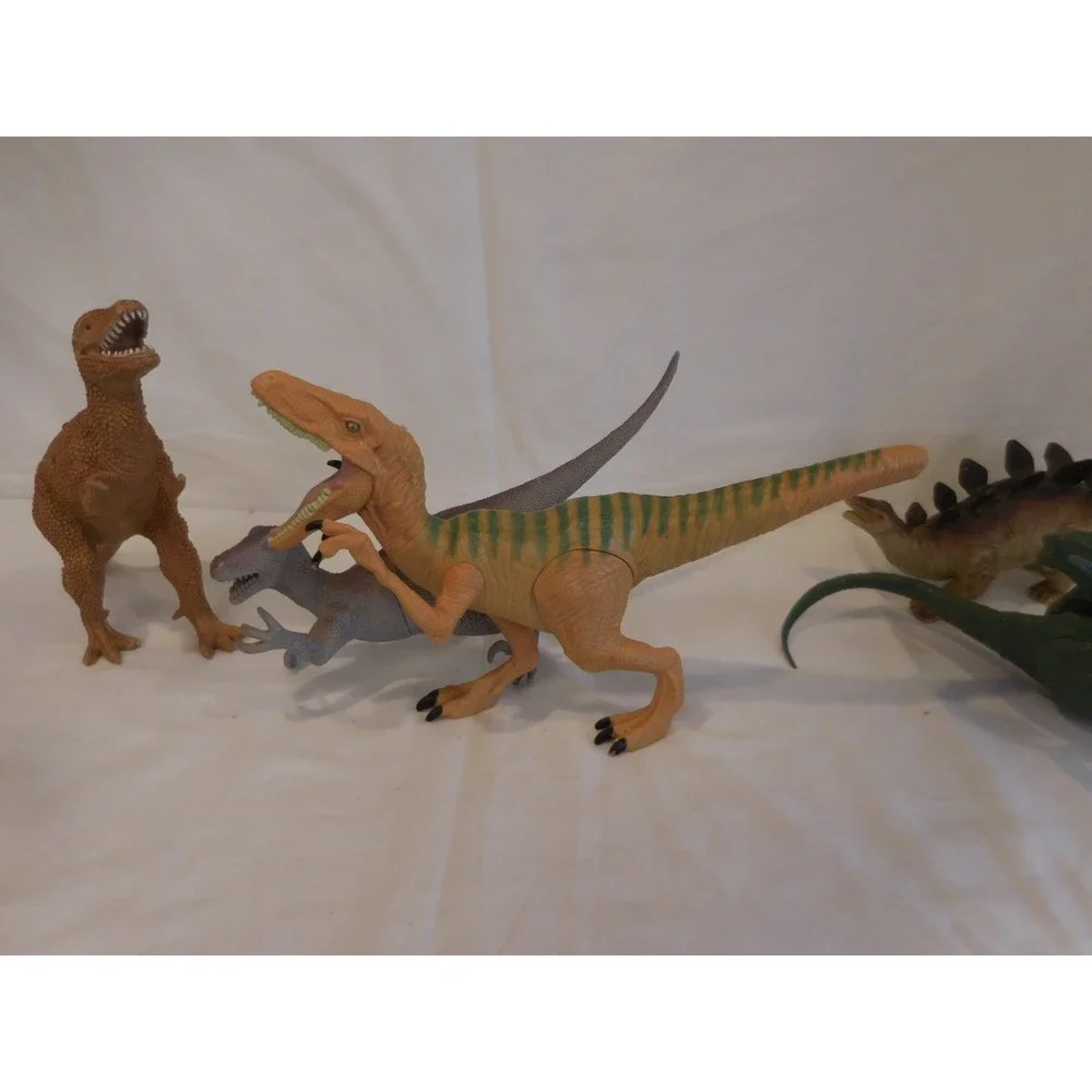 Jurassic World Dinosaur lot of 3 10